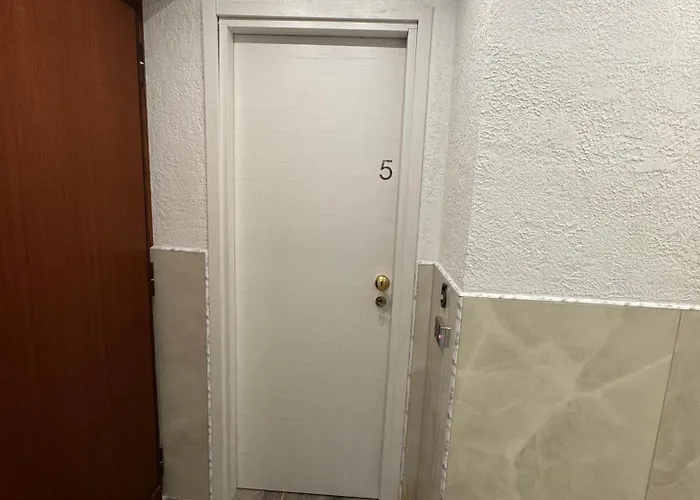 Frühstückspension Luxor Eco Casa E Per Vacanze In Centro Piazza Bologna, Colosseo, Piazza Di Spagna, Vaticano, San Pietro, Sapienza, Fontana Di Trevi, Piazza Navona, Trastevere, Tiburtina, Termini, Aeroporto