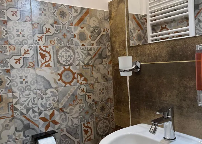 Frühstückspension Luxor Eco Casa E Per Vacanze In Centro Piazza Bologna, Colosseo, Piazza Di Spagna, Vaticano, San Pietro, Sapienza, Fontana Di Trevi, Piazza Navona, Trastevere, Tiburtina, Termini, Aeroporto 4*
