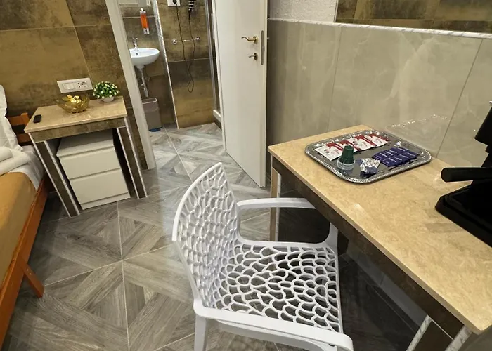 Frühstückspension Luxor Eco Casa E Per Vacanze In Centro Piazza Bologna, Colosseo, Piazza Di Spagna, Vaticano, San Pietro, Sapienza, Fontana Di Trevi, Piazza Navona, Trastevere, Tiburtina, Termini, Aeroporto Rom